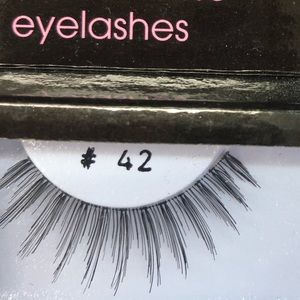 #42 la Charme Eyelashes